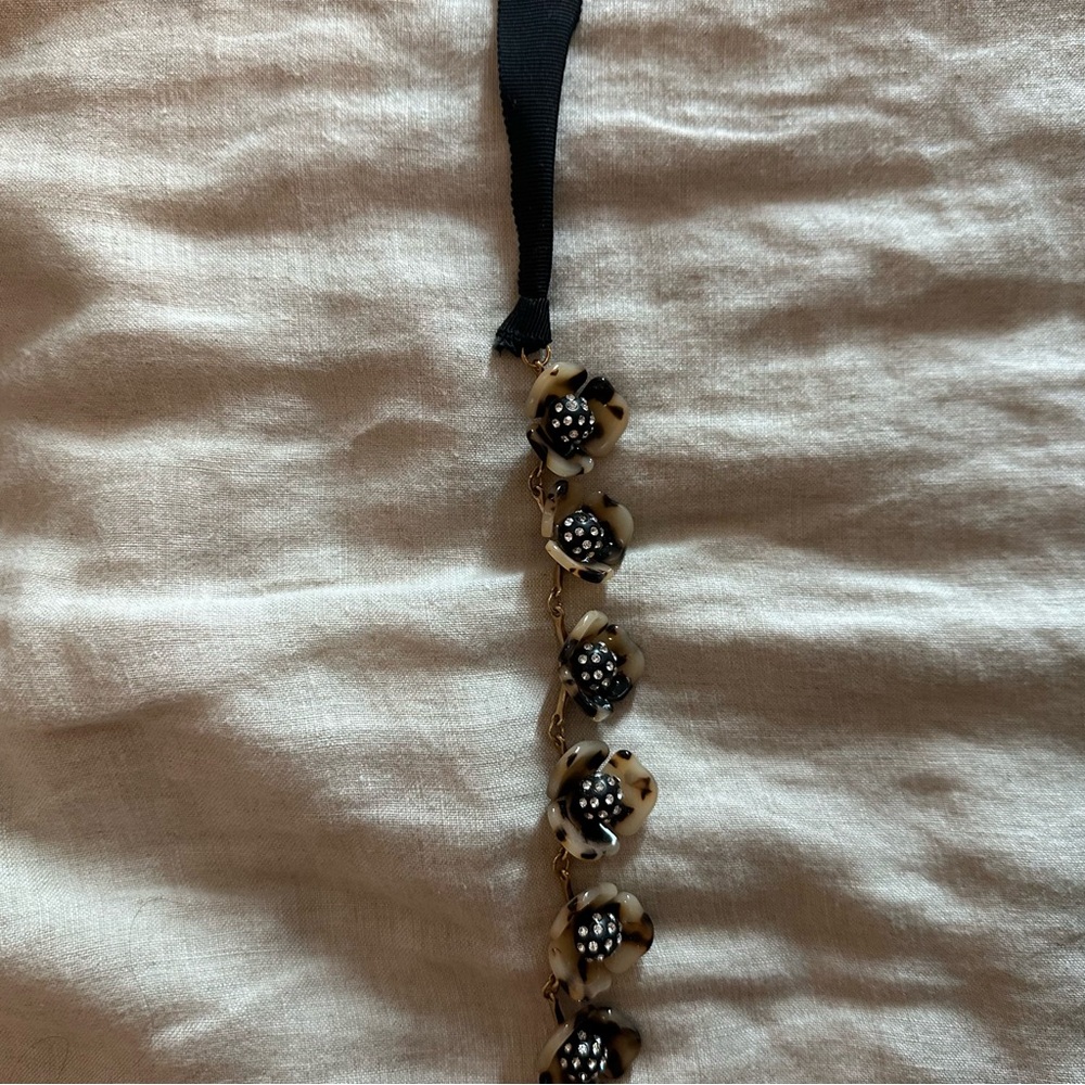 ANN TAYLOR Flower Necklace🖤